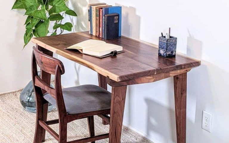 Ashti desk wide angle